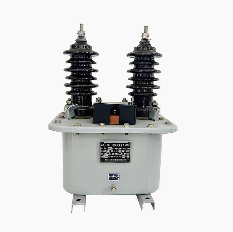 Açıq havada yağla doldurulmuş 10KV cərəyan transformatoru